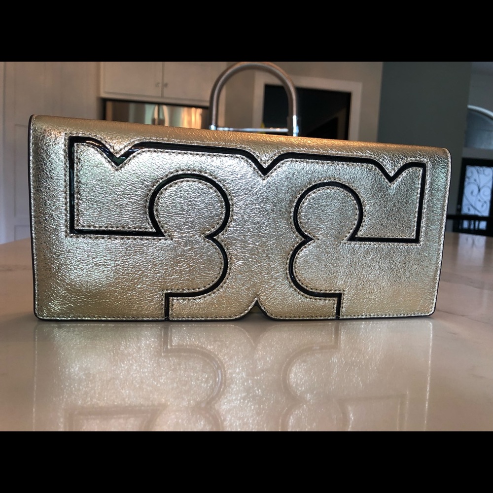 New Tory Burch Metallic Gold Serif Leather Clutch